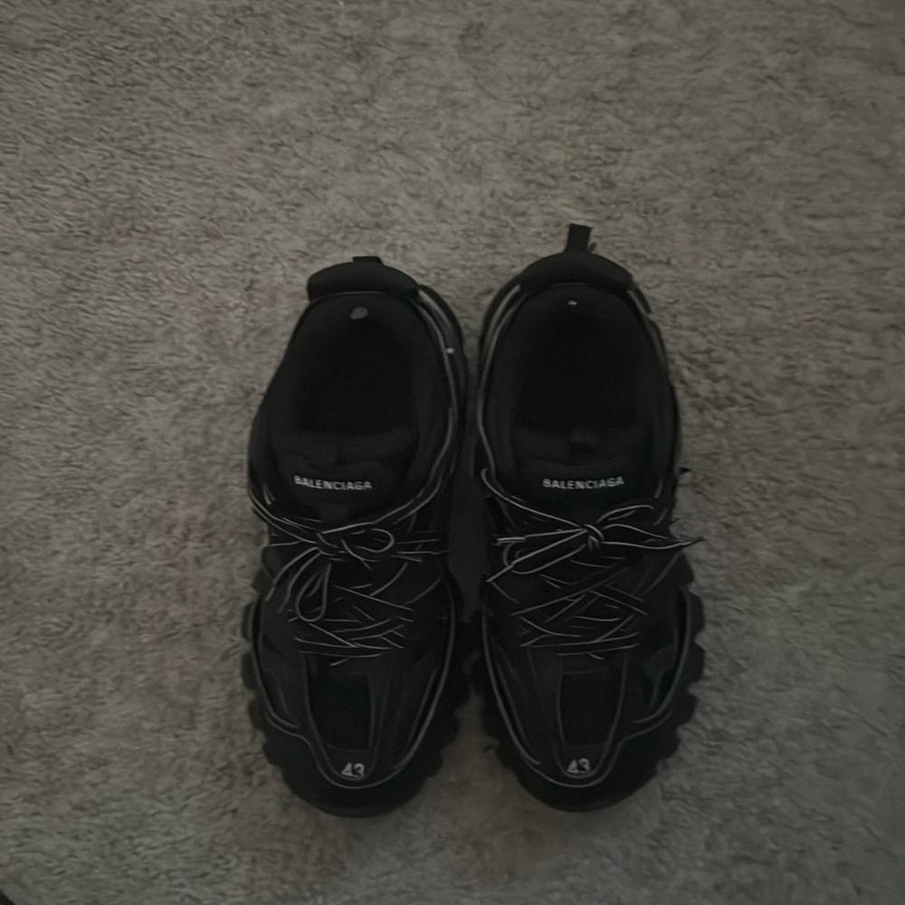Balenciga Led tracks